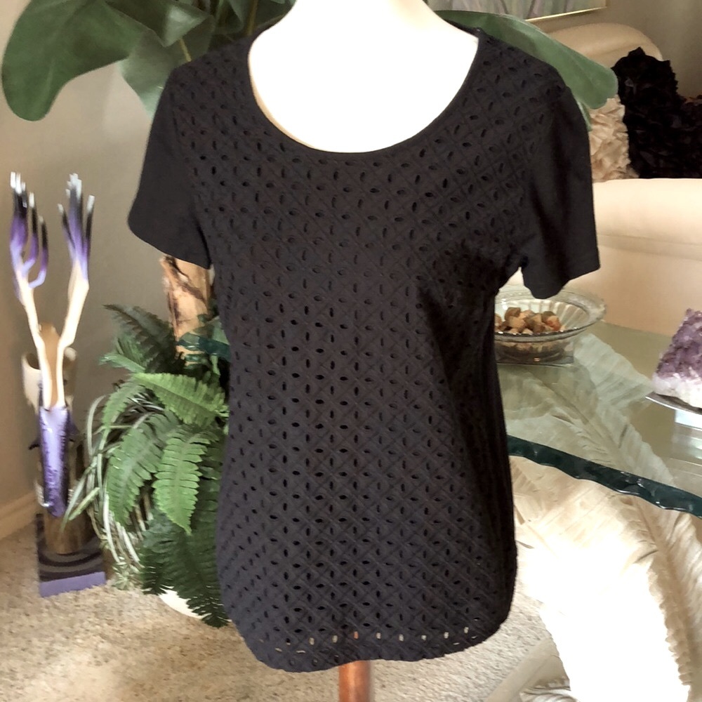 SZ S BLACK EYELET CROFT&BARROW Top. NWOT